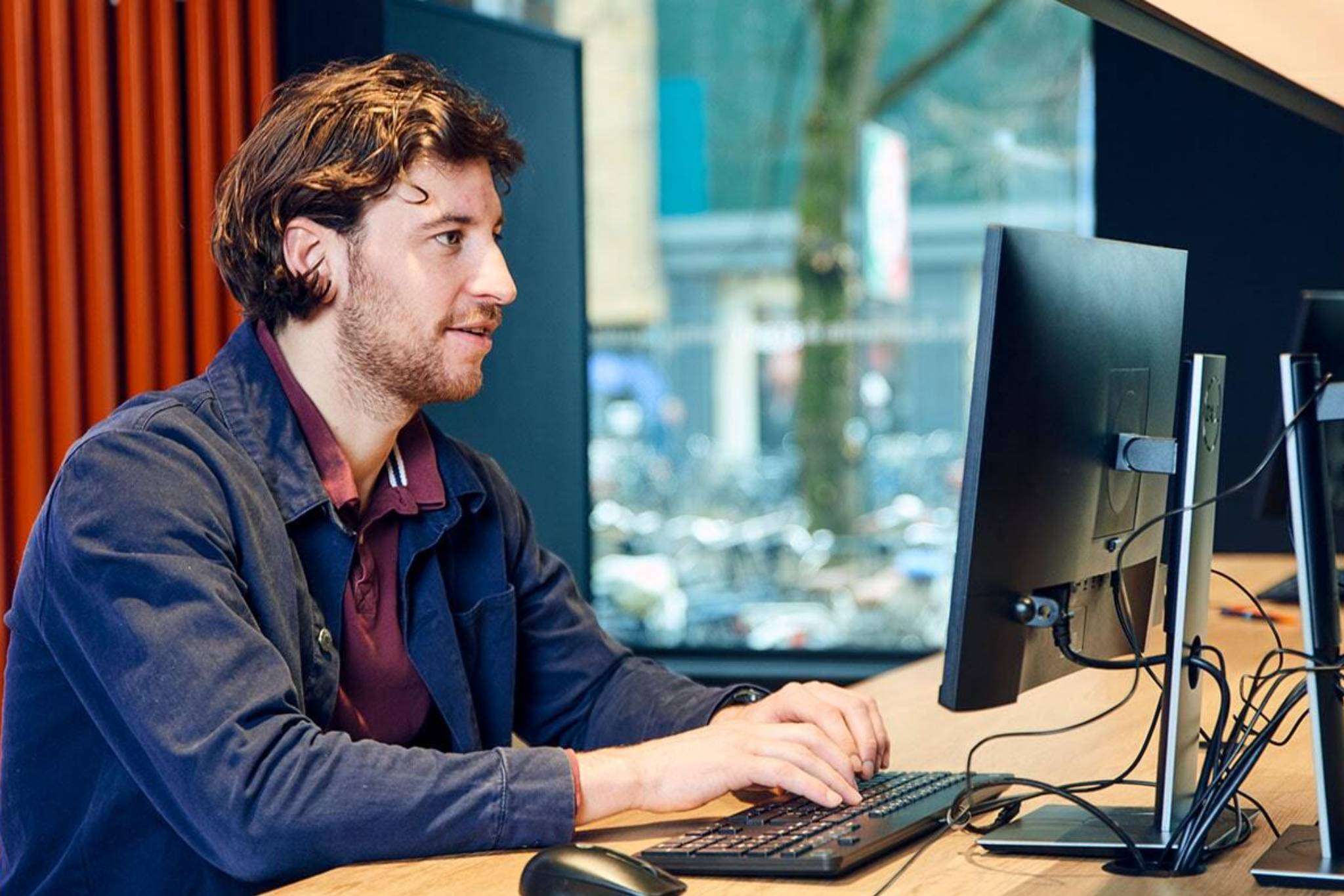 jonge-man-aan-het-werk
