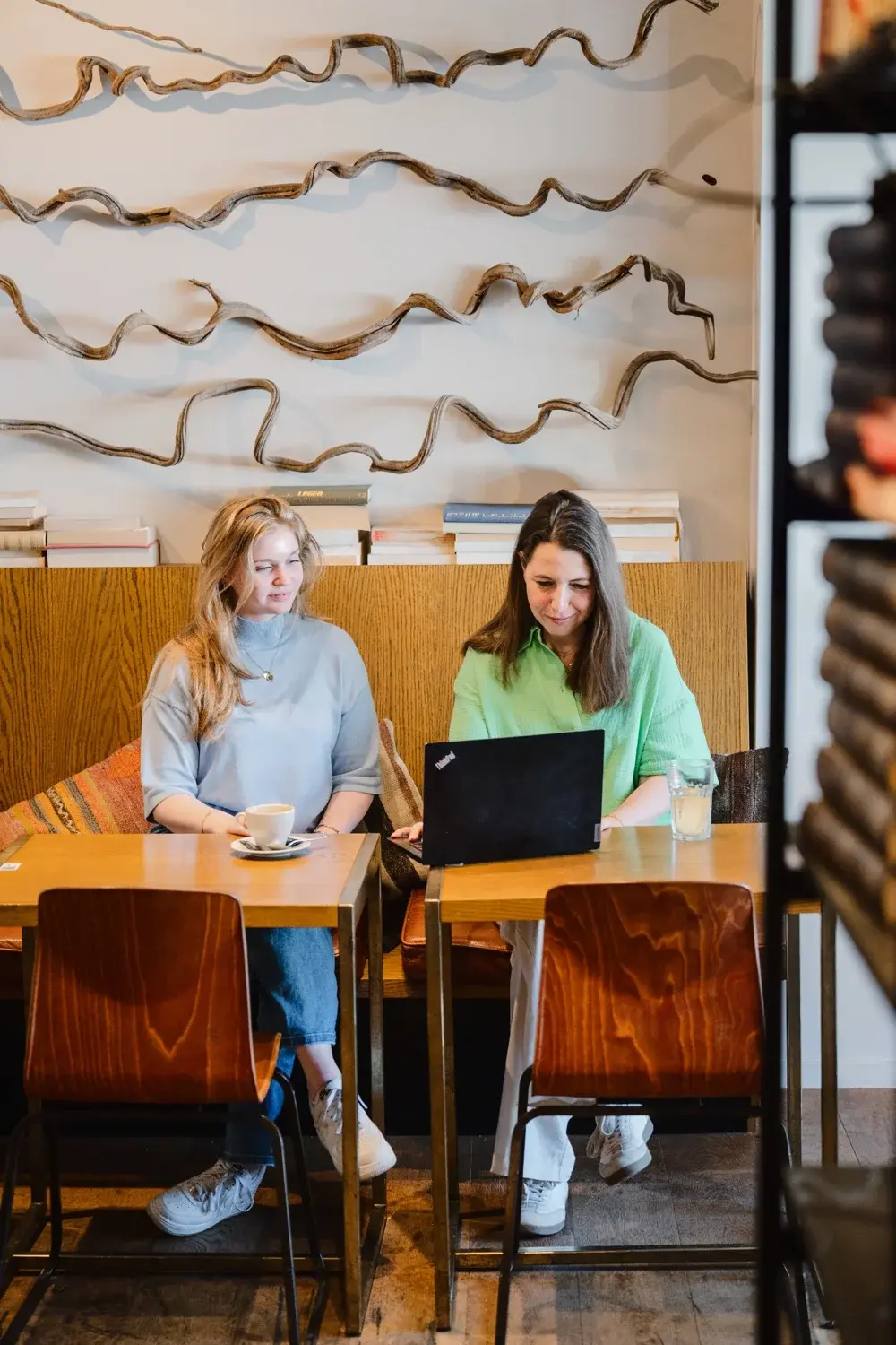 Young professional met talentmanager